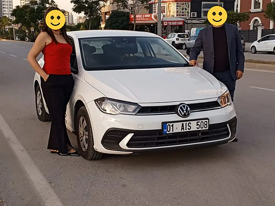 Direksiyon dersi öncesi araç başında kursiyerimiz