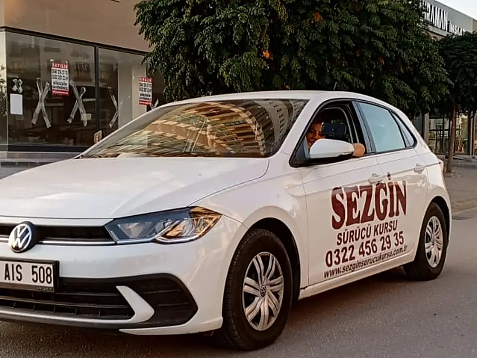 Sezgin Sürücü Kursu eğitim aracı — Volkswagen Polo