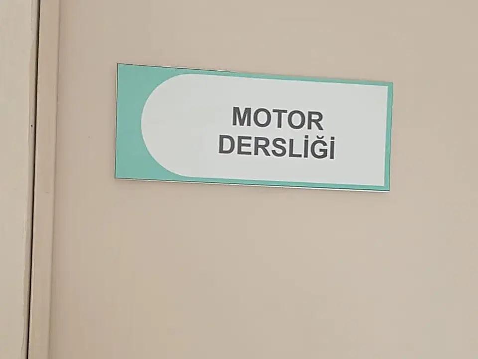 Motor dersliğimizin girişi